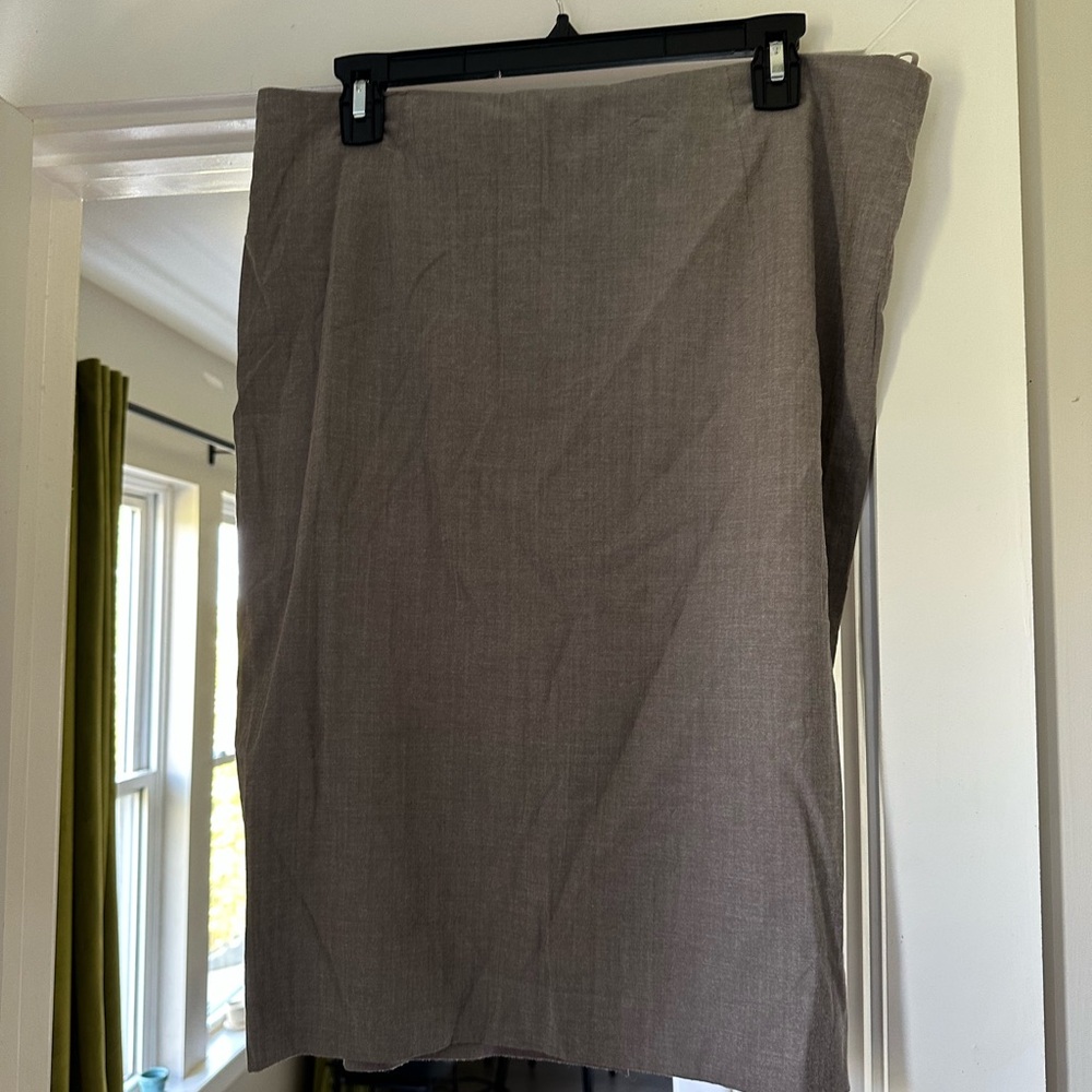 Hugo Boss wool and viscose lightweight beige Women's Skirt- 14